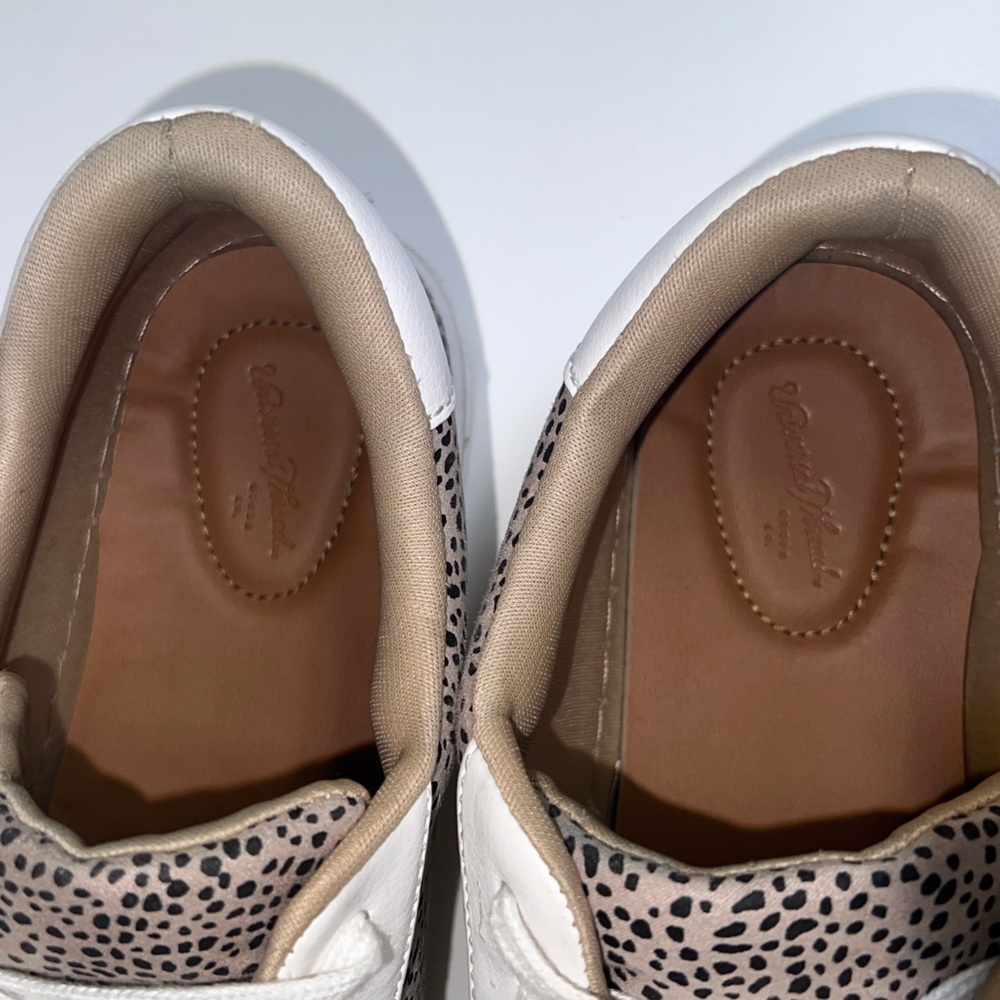 *Universal thread- dotted lace up tie shoes - Picture 5 of 6